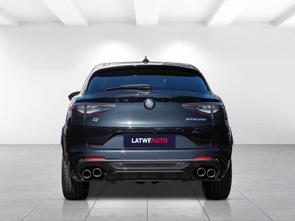 Alfa Romeo-Stelvio Quadrifoglio 2.9 V6 520 KM-Alfa Romeo Stelvio Quadrifoglio 2.9 V6 520 KM-3