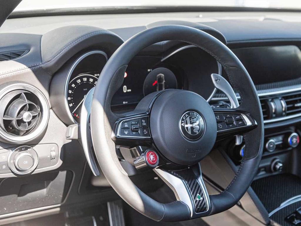 Alfa Romeo-Stellvio Quadrifoglio 2.9 V6 520 KM-Alfa Romeo Stellvio Quadrifoglio 2.9 V6 520 KM-10