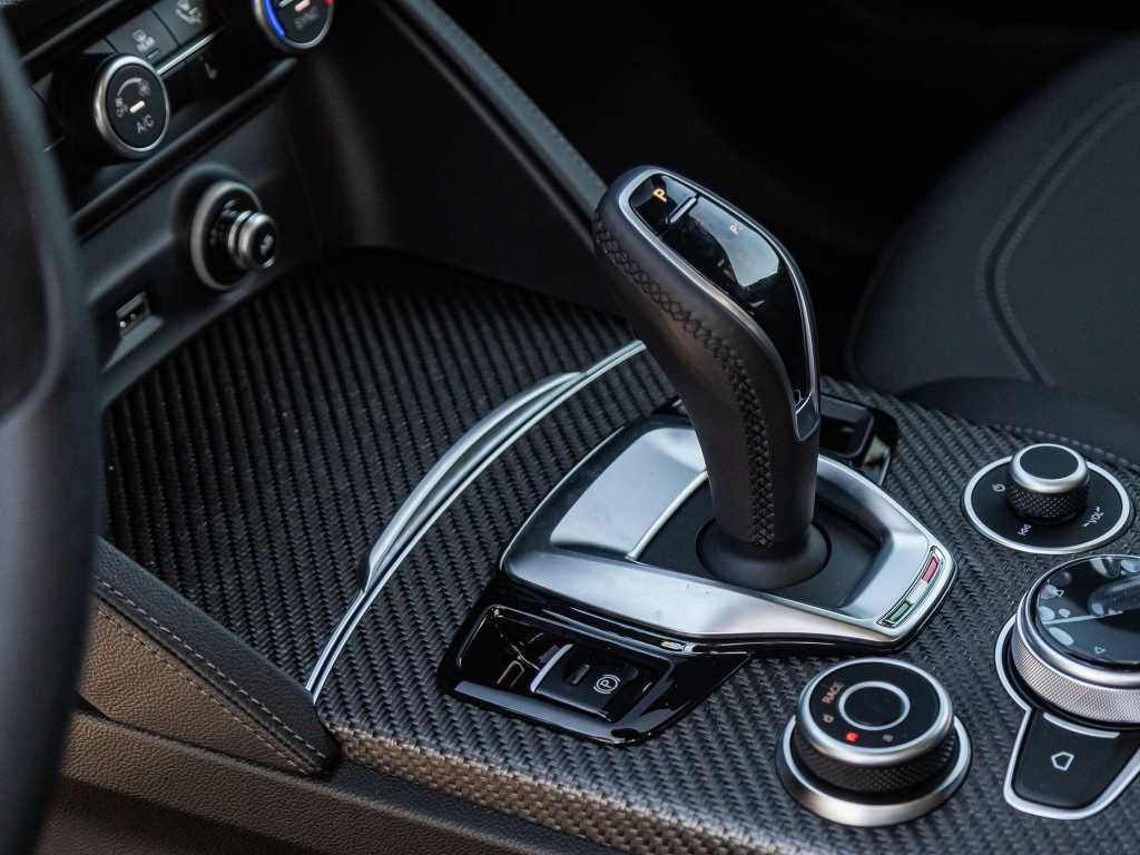 Alfa Romeo-Stellvio Quadrifoglio 2.9 V6 520 KM-Alfa Romeo Stellvio Quadrifoglio 2.9 V6 520 KM-8