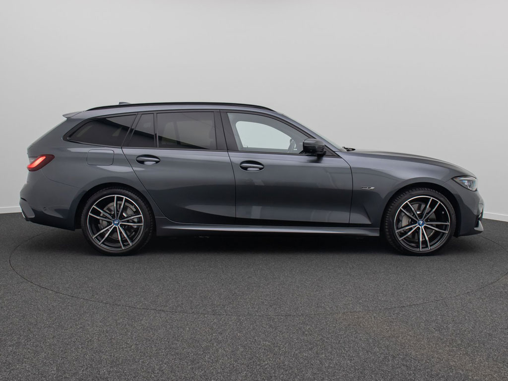 BMW-330d xDrive Touring-BMW 330d xDrive Touring-4