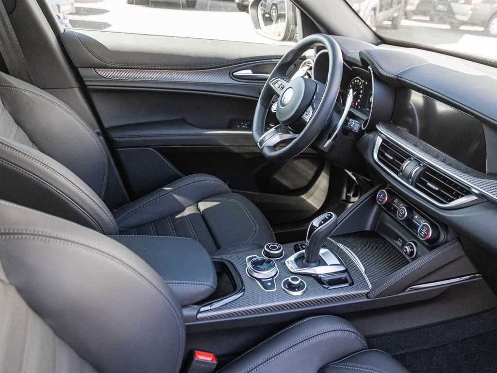 Alfa Romeo-Stellvio Quadrifoglio 2.9 V6 520 KM-Alfa Romeo Stellvio Quadrifoglio 2.9 V6 520 KM-4